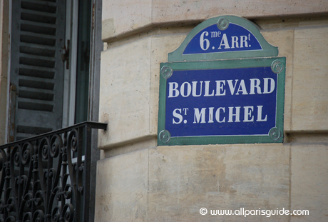 Boulevard saint michel Paris - Quartier latin - Fontaine St Michel Paris
